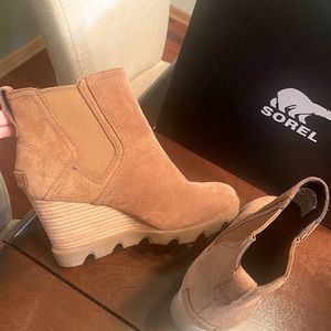 Like new Sorel boots